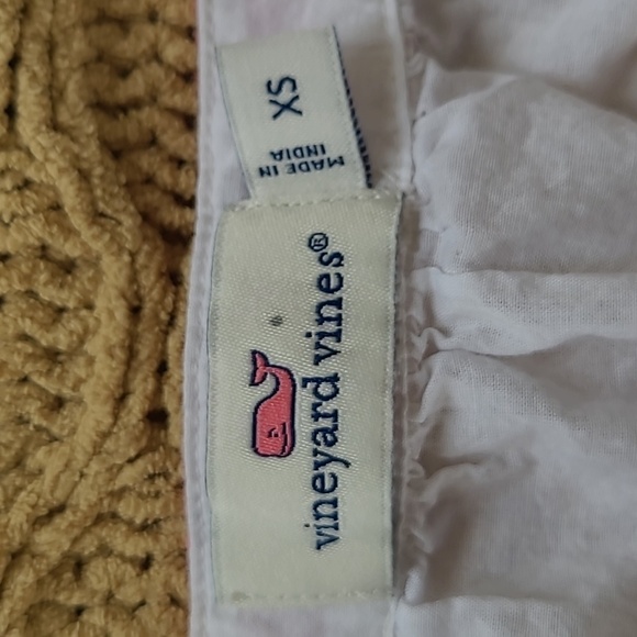 Vineyard Vines White, Pink, and Orange Medallion Embroidered Top - Size XS - Picture 9 of 10